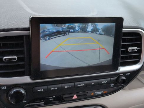 Used 2020 Hyundai Venue SEL FWD image 16