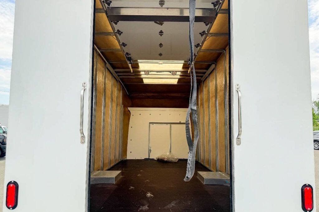 Used 2023 Ford E-Transit RWD image 20