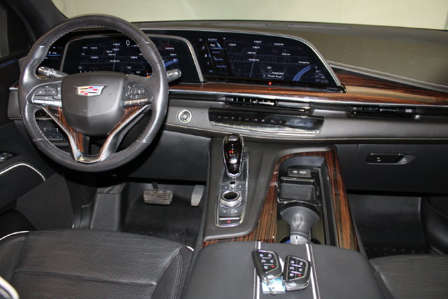 Used 2023 Cadillac Escalade Premium Luxury w/ Performance Package AWD/4WD image 15