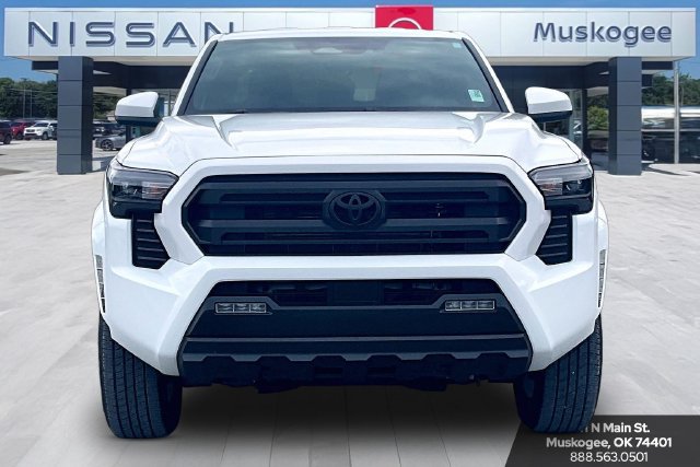 Used 2026 Toyota Tacoma SR5 AWD/4WD image 2