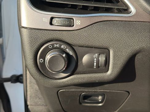 Used 2021 Jeep Cherokee Latitude image 21