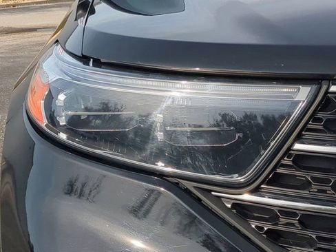 Used 2021 Ford Explorer XLT image 10