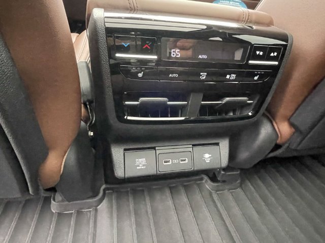 Used 2023 Acura MDX w/ Advance Package AWD/4WD image 11