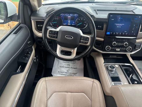Used 2023 Ford Expedition Limited image 2