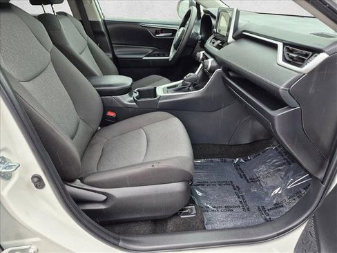 Used 2025 Toyota RAV4 XLE FWD image 19
