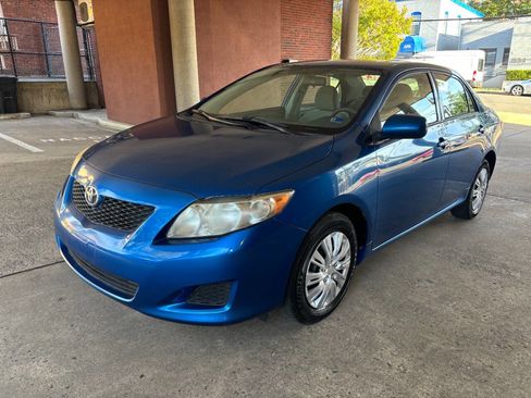 Used 2010 Toyota Corolla LE FWD image 1