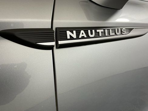 Used 2022 Lincoln Nautilus Reserve AWD/4WD image 31