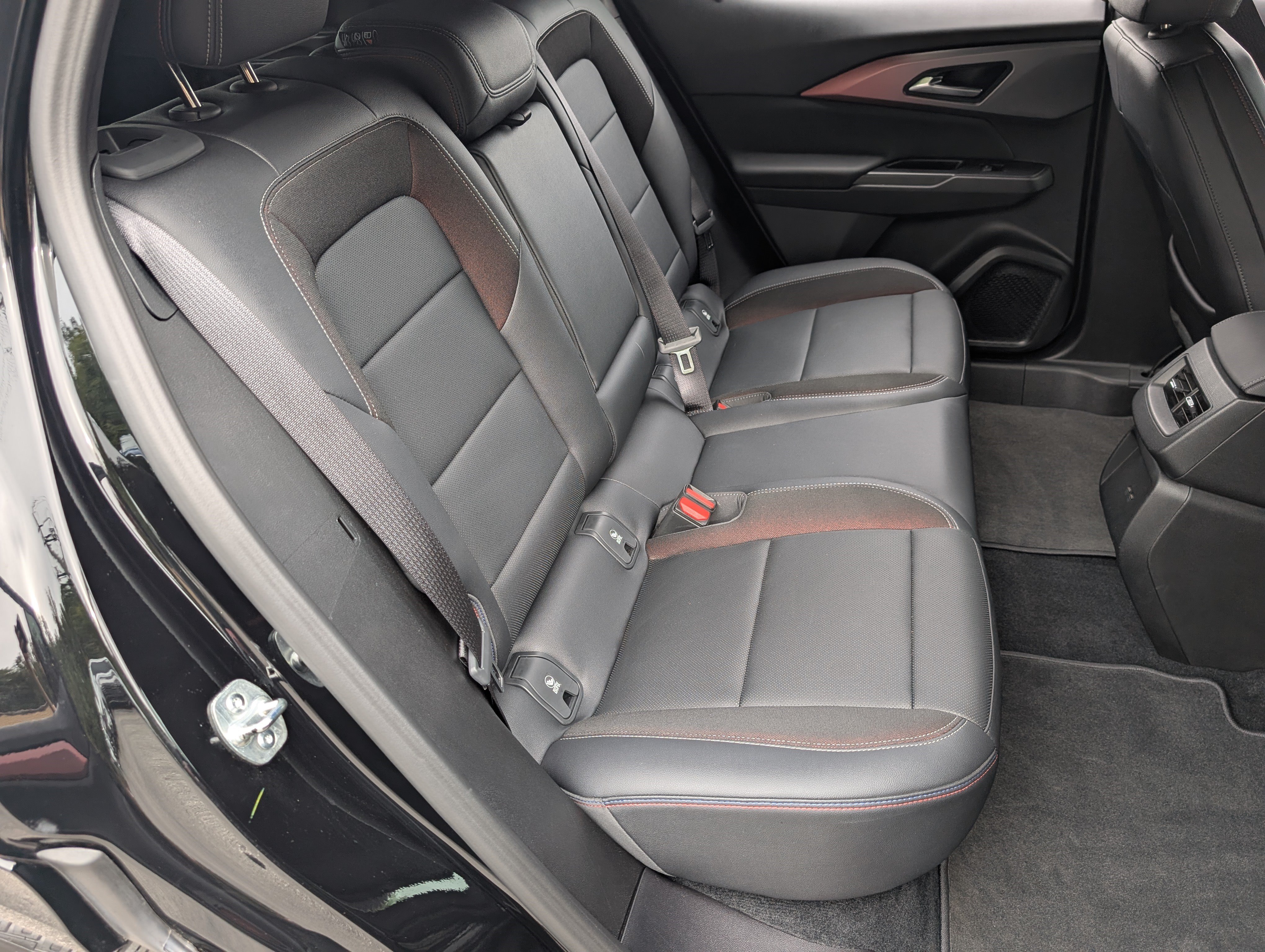 Used 2025 Chevrolet Equinox EV RS FWD image 19