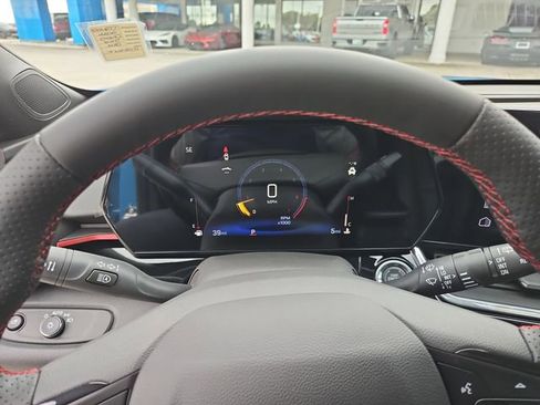 New 2026 Chevrolet Trax RS w/ Sunroof Package image 18