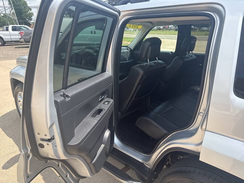 Used 2012 Jeep Liberty Sport AWD/4WD image 12