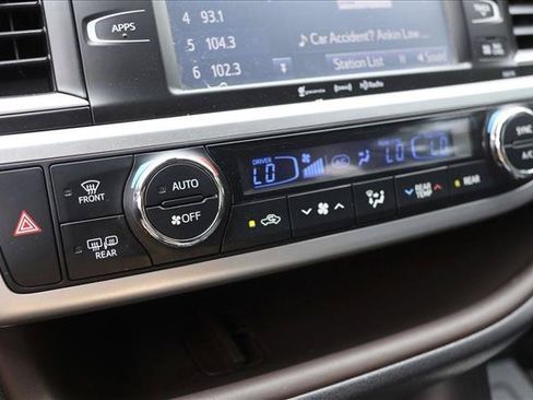 Used 2018 Toyota Highlander XLE AWD/4WD image 20