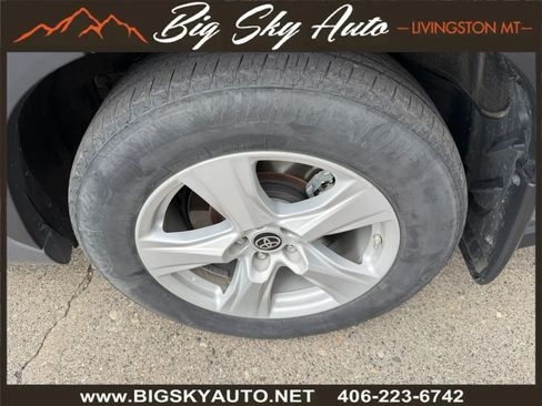 Used 2023 Toyota Highlander LE AWD/4WD image 9