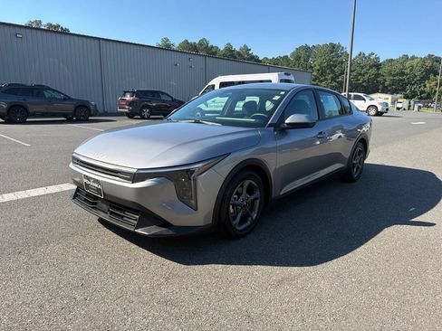 Used 2025 Kia K4 FWD image 2
