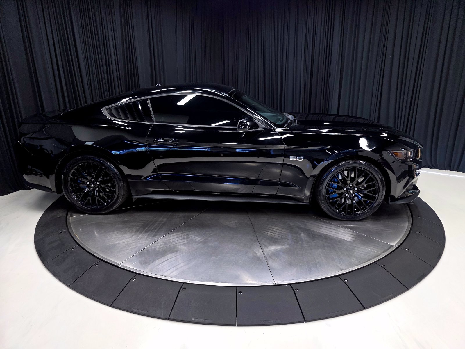 Used 2017 Ford Mustang GT Premium w/ GT Performance Package RWD image 14