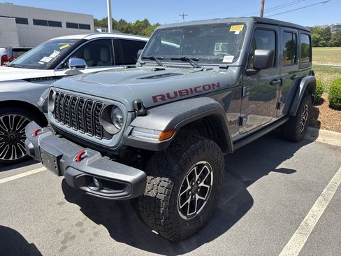 Used 2024 Jeep Wrangler Unlimited Rubicon AWD/4WD image 5