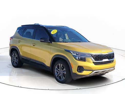 Used 2023 Kia Seltos S w/ Navigation Package FWD image 3