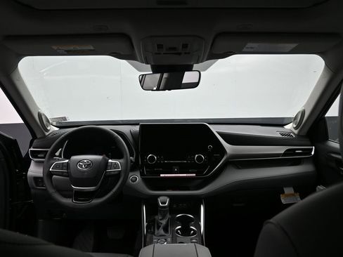 New 2026 Toyota Highlander Limited image 10