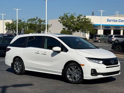 New 2026 Honda Odyssey Touring image 2