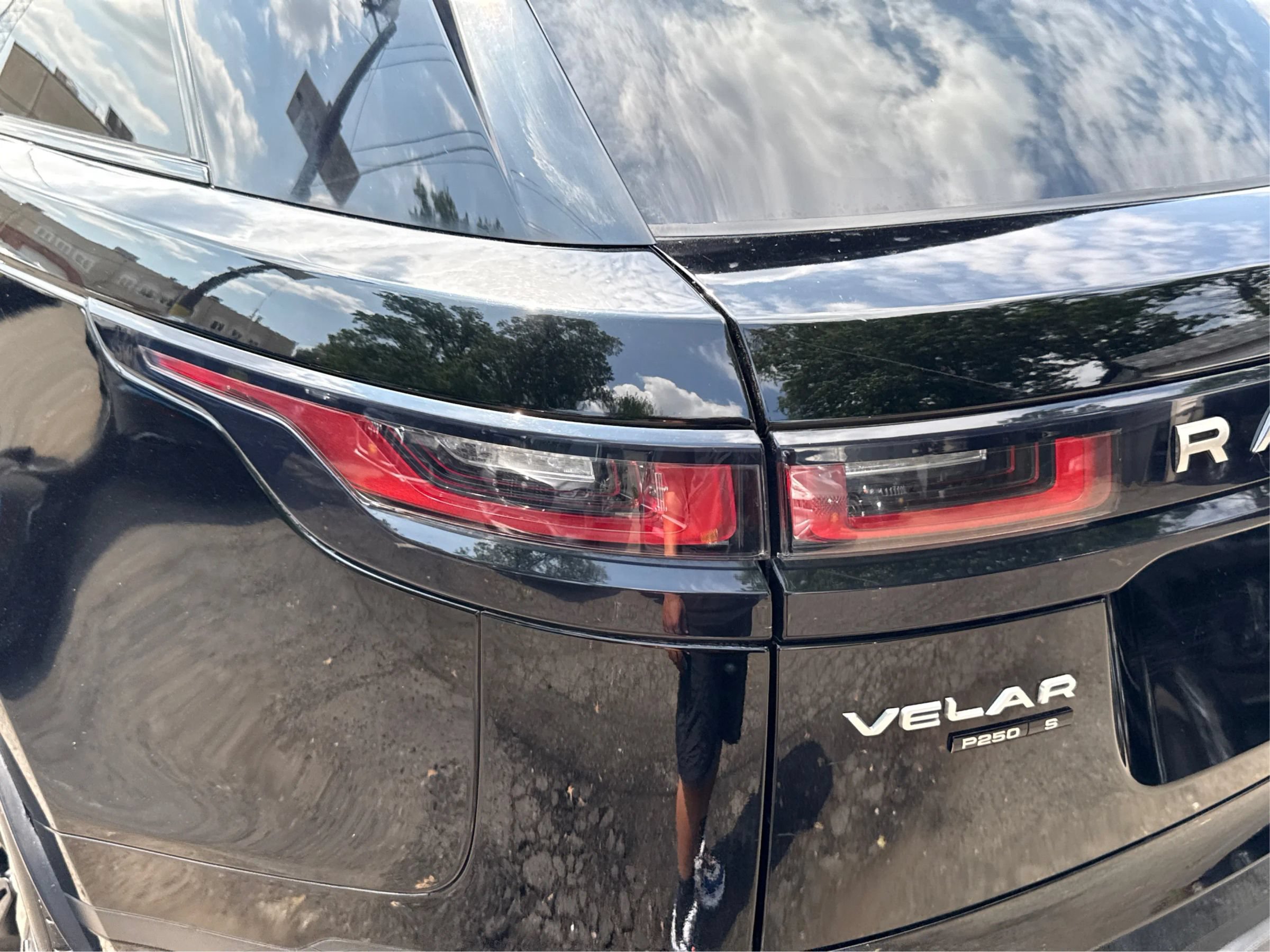Used 2020 Land Rover Range Rover Velar S AWD/4WD image 27