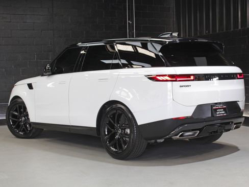 Used 2025 Land Rover Range Rover Sport SE AWD/4WD image 10