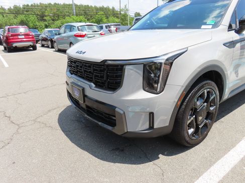 Used 2025 Kia Sorento SX AWD/4WD image 9