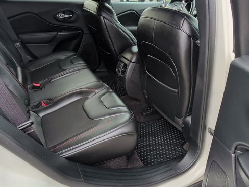 Used 2019 Jeep Cherokee Trailhawk w/ Cold Weather Group image 34