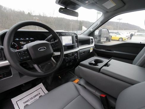 Used 2024 Ford F550 4x4 Regular Cab Super Duty image 15