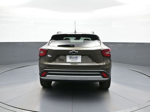 Used 2024 Chevrolet Trax LT w/ Driver Confidence Package image 7