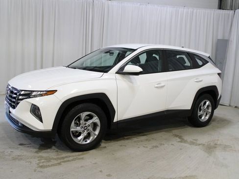 Used 2023 Hyundai Tucson SE image 3