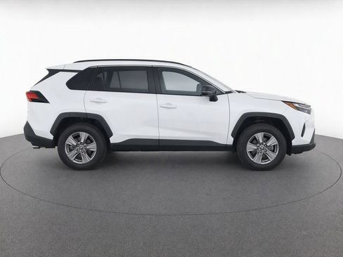 Used 2022 Toyota RAV4 XLE w/ Convenience Package AWD/4WD image 10
