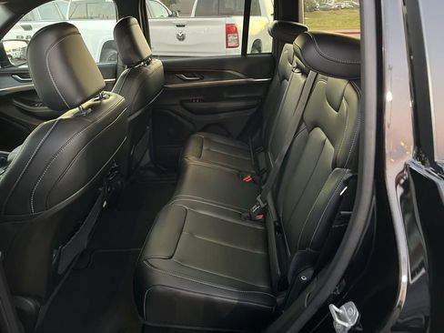 New 2025 Jeep Grand Cherokee Limited w/ Black Appearance Package image 32