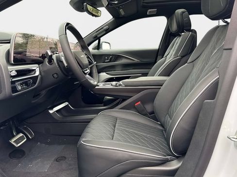 New 2026 Cadillac Lyriq V w/ LPO, Floor Liner Package AWD/4WD image 18