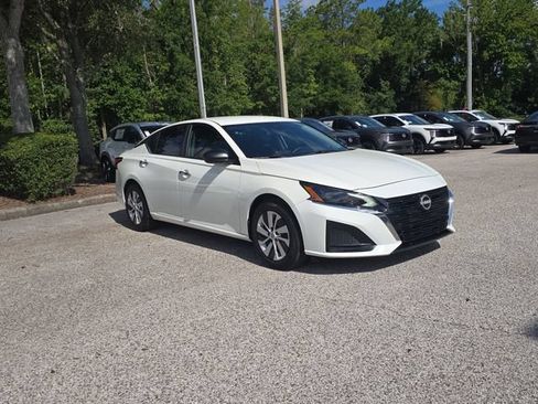 Certified 2025 Nissan Altima 2.5 S FWD image 2