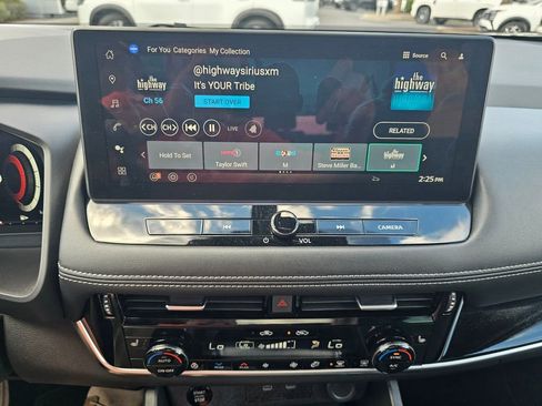 Used 2025 Nissan Rogue SL w/ Tech Package image 26