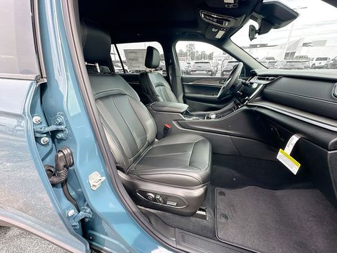 New 2026 Jeep Grand Cherokee L Limited AWD/4WD image 37