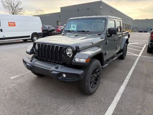 Used 2022 Jeep Gladiator Sport image 4