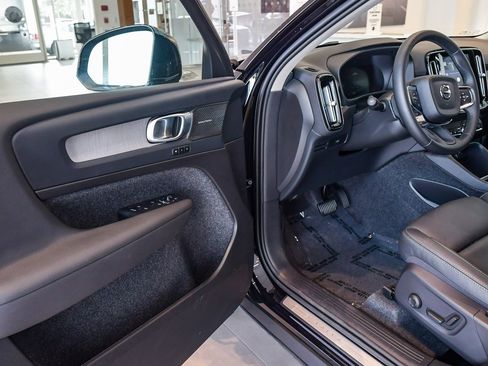 New 2025 Volvo XC40 B5 Ultra w/ Climate Package image 22