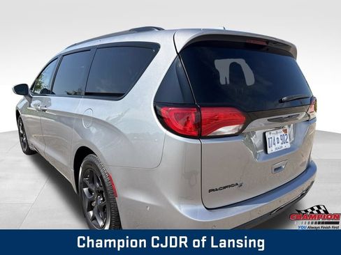 Used 2020 Chrysler Pacifica Touring-L w/ Advanced Safetytec Group FWD image 4