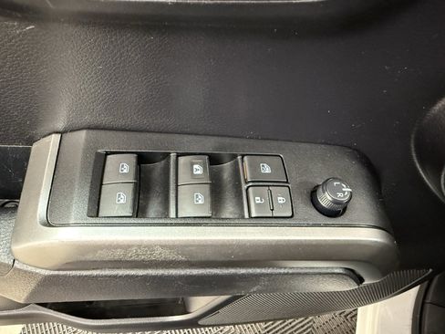 Used 2021 Toyota Tacoma SR5 w/ Technology Package image 10