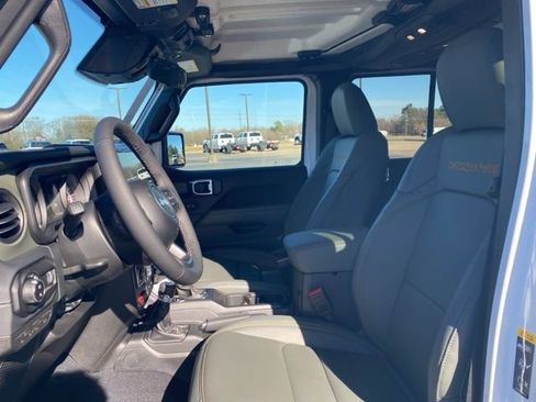 New 2026 Jeep Gladiator Mojave AWD/4WD image 11