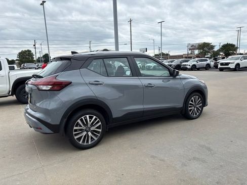 Used 2024 Nissan Kicks SV FWD image 3