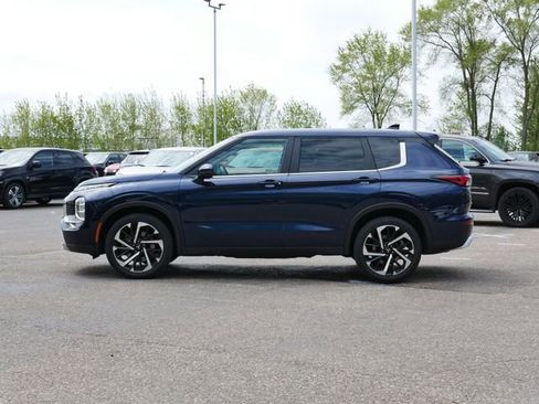 Used 2022 Mitsubishi Outlander SE AWD/4WD image 3
