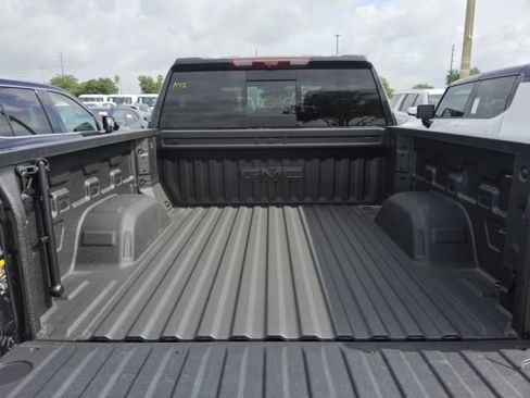 Used 2025 GMC Sierra 1500 AT4 w/ AT4 Premium Package AWD/4WD image 10