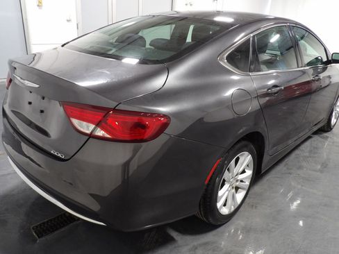 Used 2016 Chrysler 200 Limited image 4