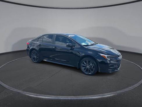 Used 2026 Toyota Corolla SE image 2