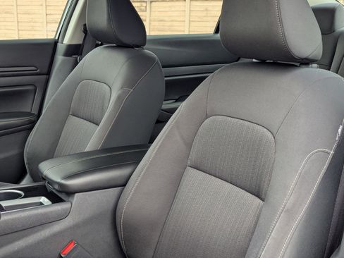 Used 2024 Nissan Altima 2.5 SV image 14