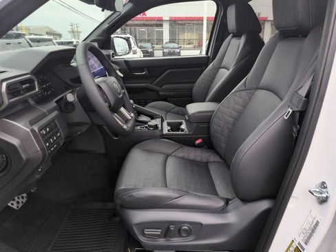 Used 2026 Toyota Tacoma TRD Sport w/ TRD Sport Premium Package AWD/4WD image 9