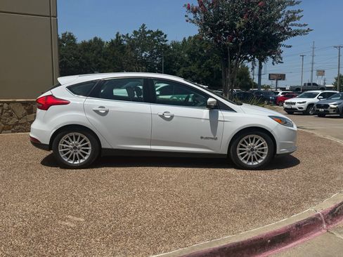 Used 2017 Ford Focus Electric Hatchback FWD image 7