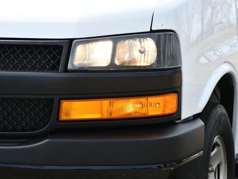 Used 2022 Chevrolet Express 3500 LS image 4