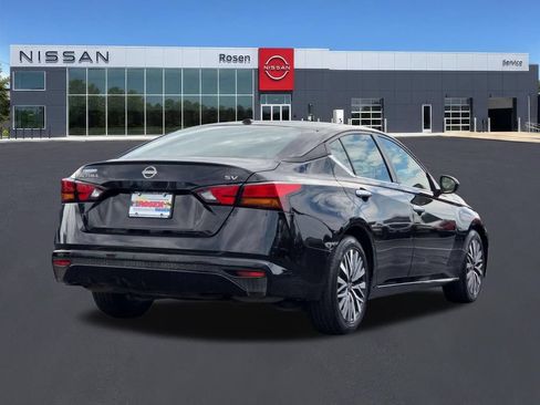 Used 2023 Nissan Altima 2.5 SV FWD image 3